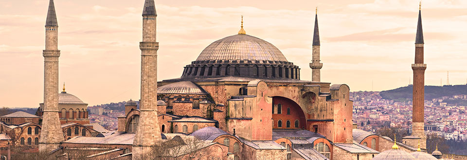 Hagia Sophia, ett historiskt museum, före detta katedral och moské i Istanbul, Turkiet.